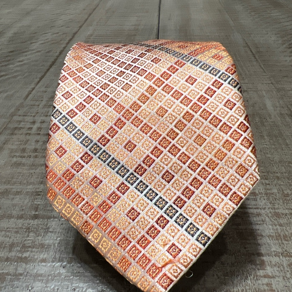 Gianfranco Men’s Silk Tie in like new condition. Beautiful orange and gray.